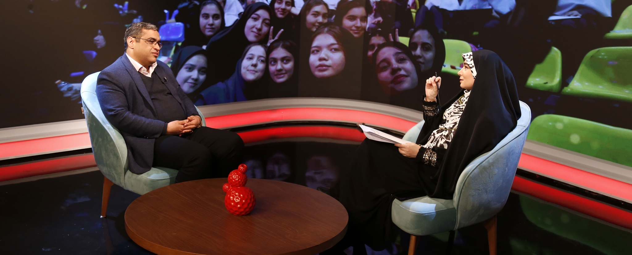 با دکتر عزیزی درباره زندگی مجازی دختران ما